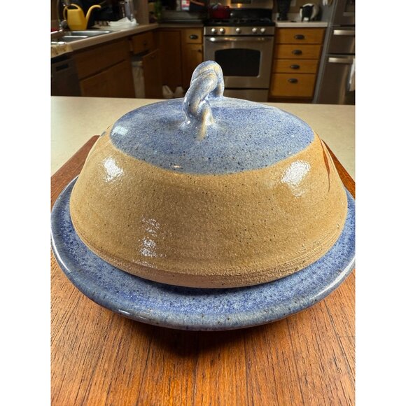 Stoneware pottery cheese butter dish w/ dome lid blue tan wheat leaf rustic - Picture 4 of 10